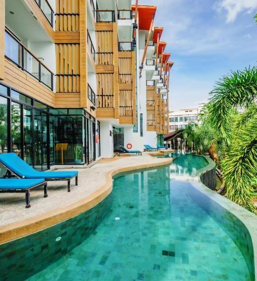 호텔 The Lunar Patong