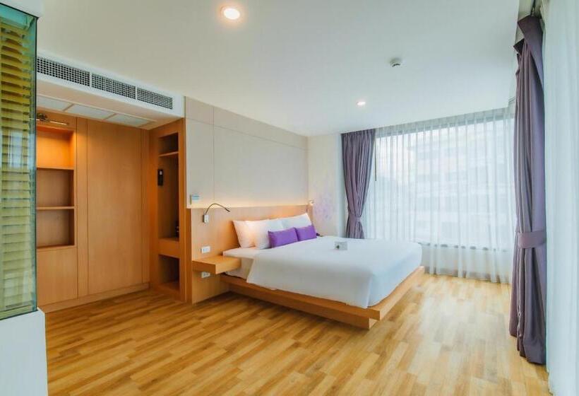 هتل The Lunar Patong