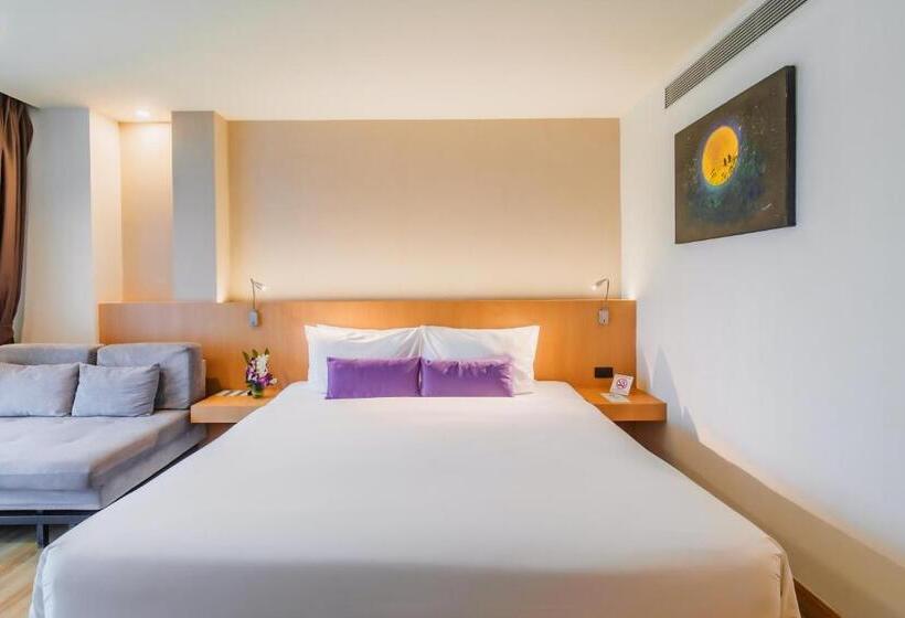 호텔 The Lunar Patong