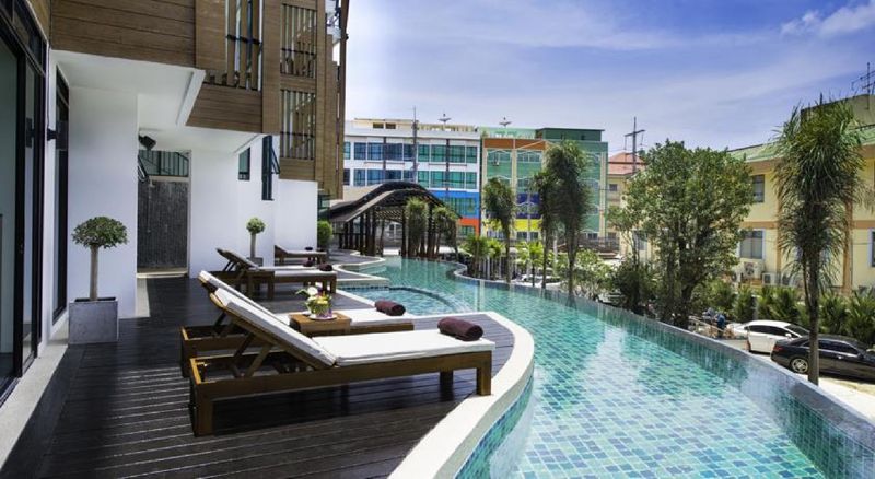 호텔 The Lunar Patong