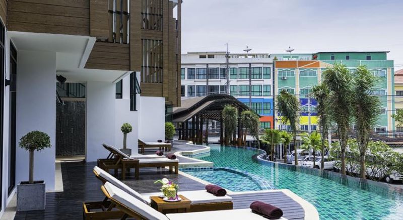 호텔 The Lunar Patong