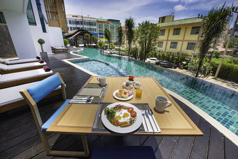 호텔 The Lunar Patong