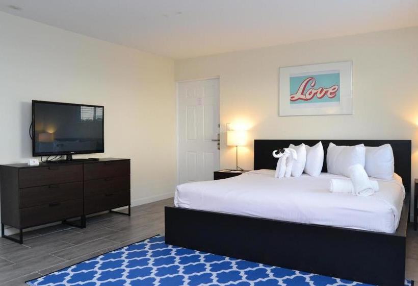 هتل The Reef A North Beach Village Resort
