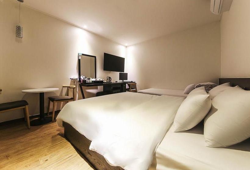 בית מלון כפרי Western River