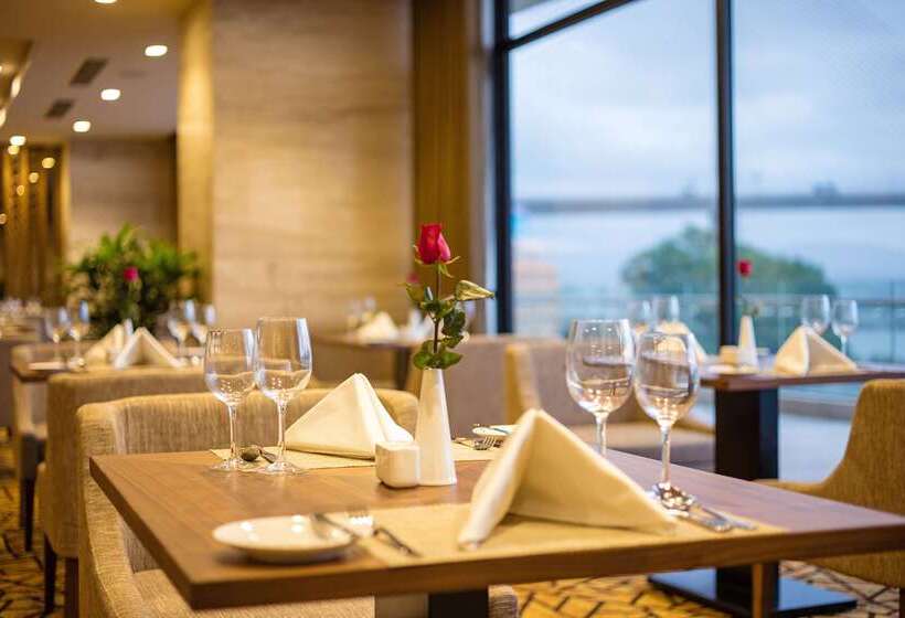 هتل Wyndham Legend Halong