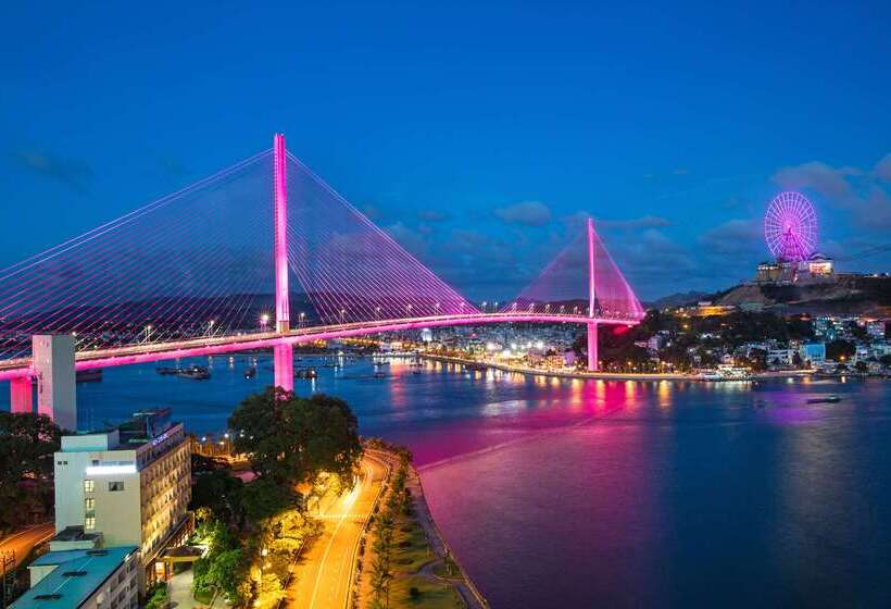 هتل Wyndham Legend Halong