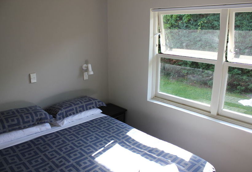 Jack & Di S Lakefront Motel