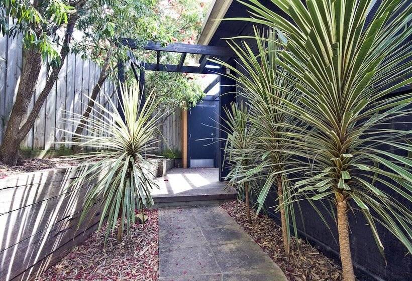 Lornebeach Apartments