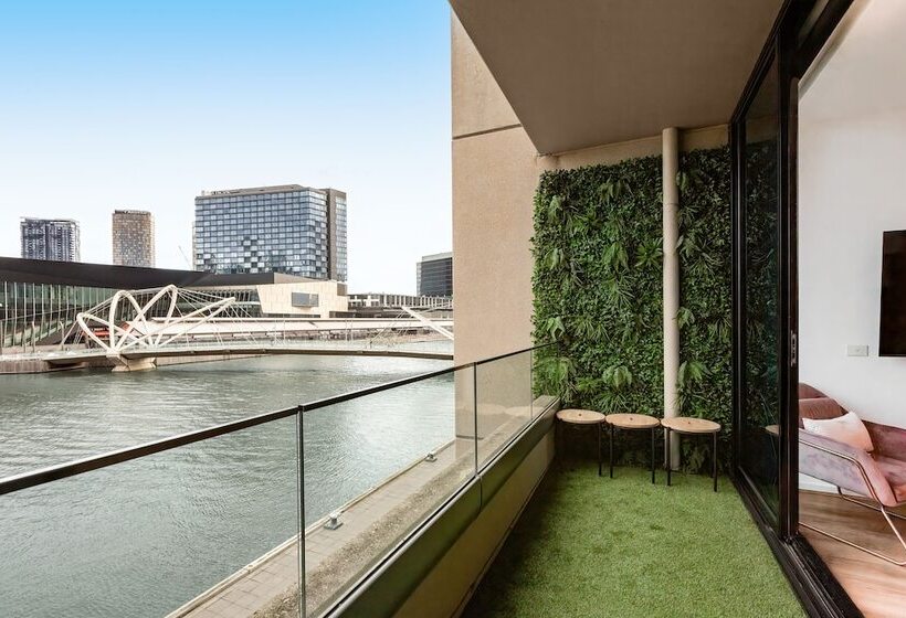 Melbourne Holiday Apartments Flinders Wharf