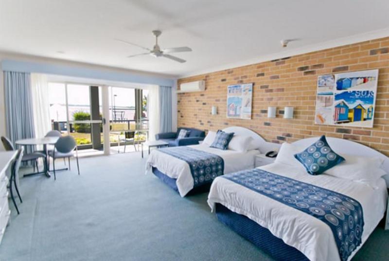 Moby Dick Waterfront Resort Motel