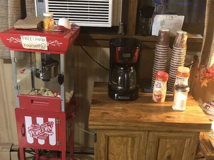 فندق على الطريق Blue Top Inn