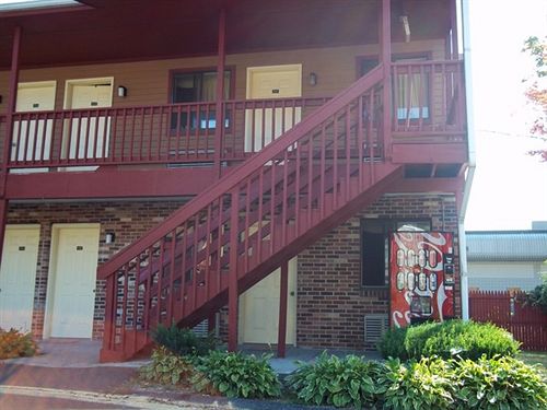 モーテル Naugatuck Motor Lodge