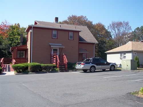 モーテル Naugatuck Motor Lodge