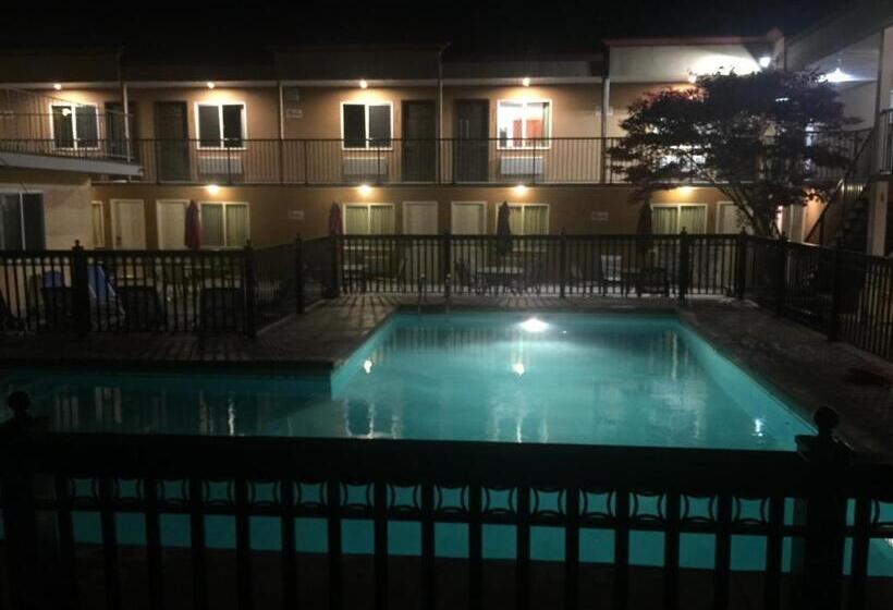 汽车旅馆  Sahara Courtyard Inn Penticton