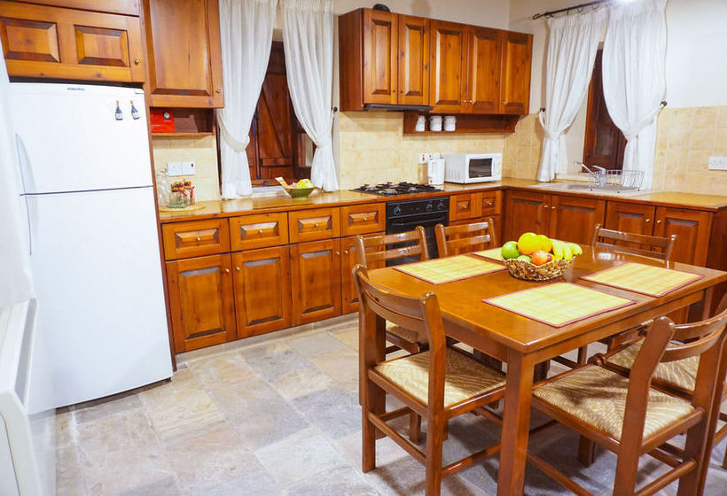 Omodos Village Houses - Pantelis  & Olga &  Marios &  Iacovos