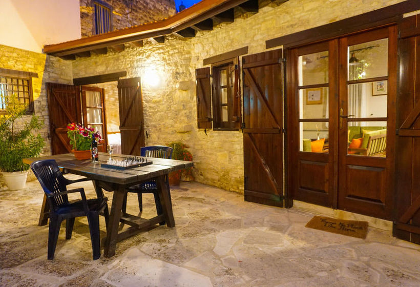 Omodos Village Houses - Pantelis  & Olga &  Marios &  Iacovos