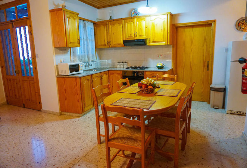 Omodos Village Houses - Pantelis  & Olga &  Marios &  Iacovos