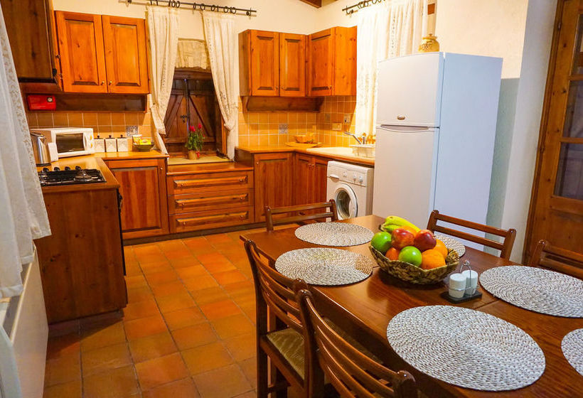 Omodos Village Houses - Pantelis  & Olga &  Marios &  Iacovos