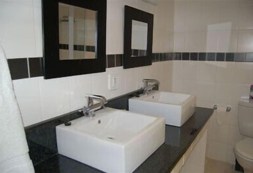 פנסיון 3 Melrose Road