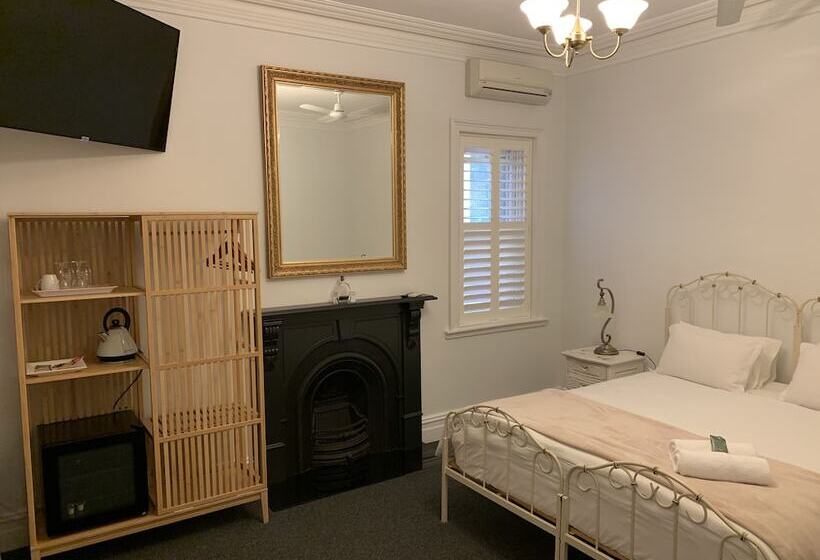 פנסיון Arundel S Boutique Accommodation