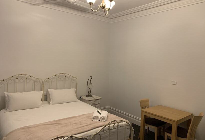 פנסיון Arundel S Boutique Accommodation