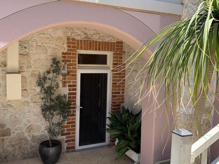 פנסיון Arundel S Boutique Accommodation