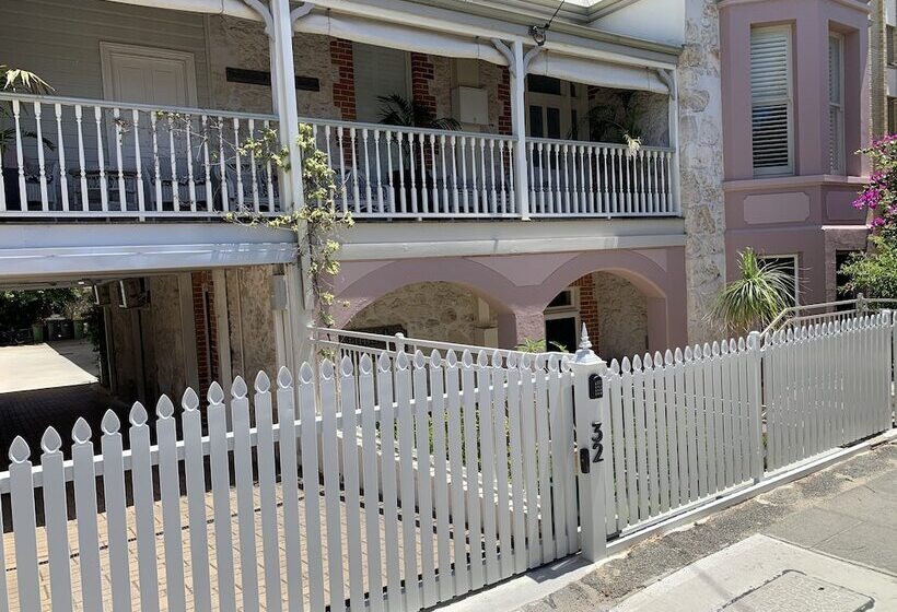 پانسیون Arundel S Boutique Accommodation