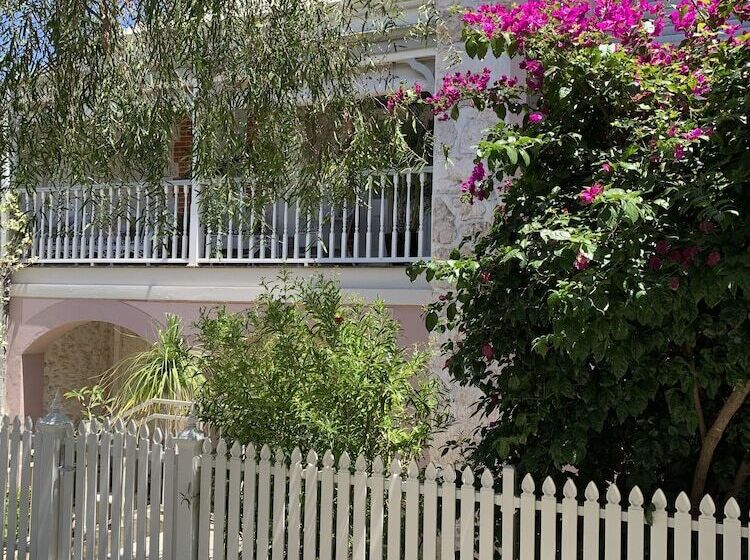 פנסיון Arundel S Boutique Accommodation