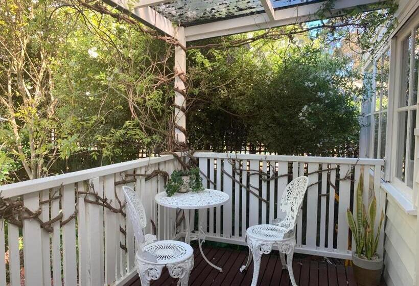 ペンション Genesta House