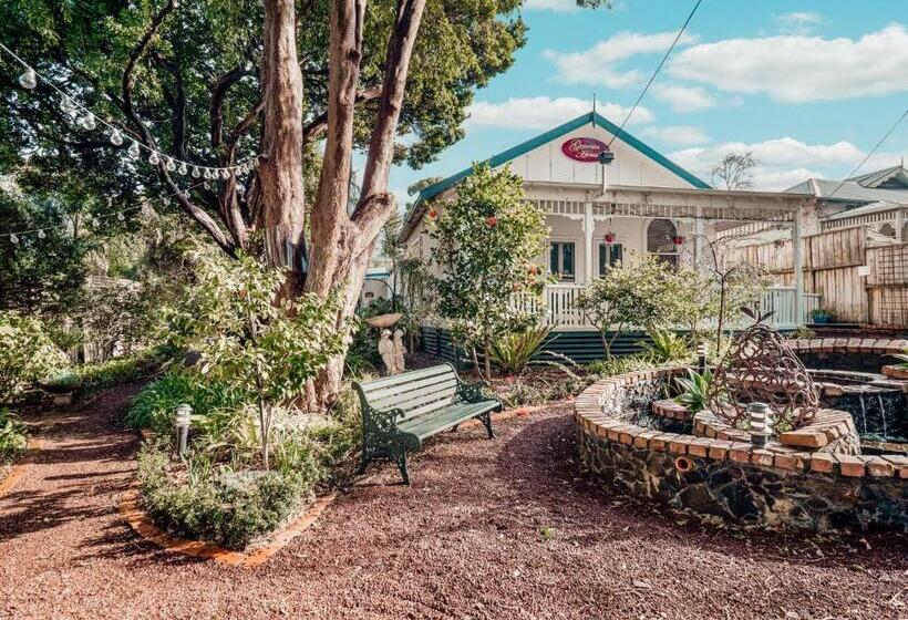 ペンション Genesta House