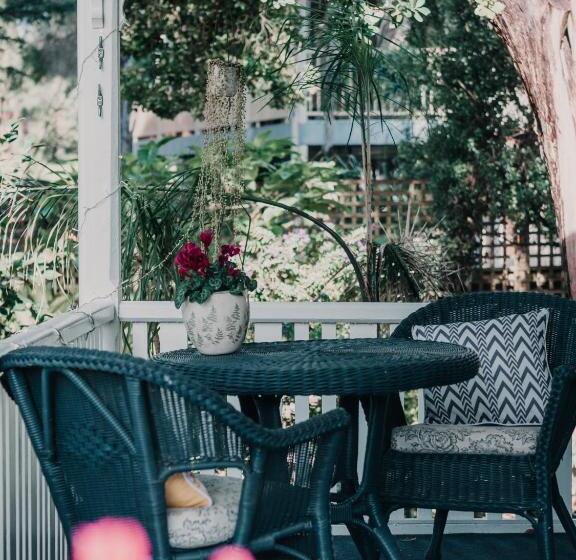 ペンション Genesta House