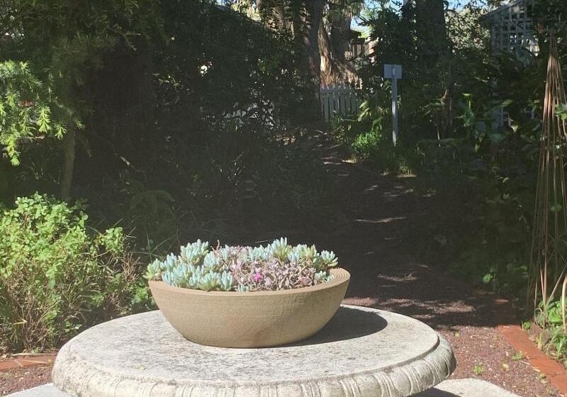 ペンション Genesta House