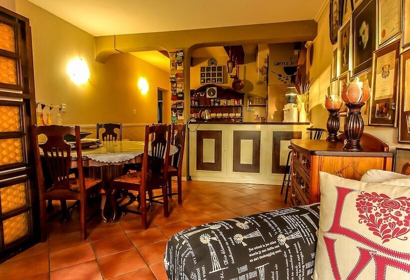 Пансион Twin Waters Guest House