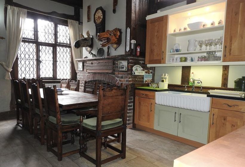 Taylour House   Edenbridge, Sleeps 10, Historic, Unique Yet Modern