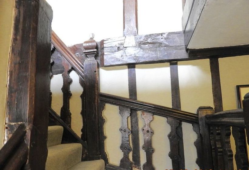 Taylour House   Edenbridge, Sleeps 10, Historic, Unique Yet Modern