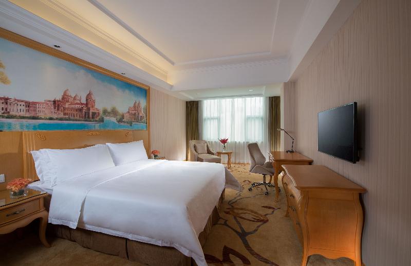 Vienna Hotel Shenzhen Longhua Renmin South Road Branch