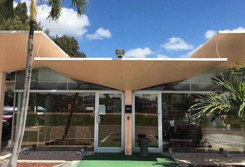 Warm Mineral Springs Motel