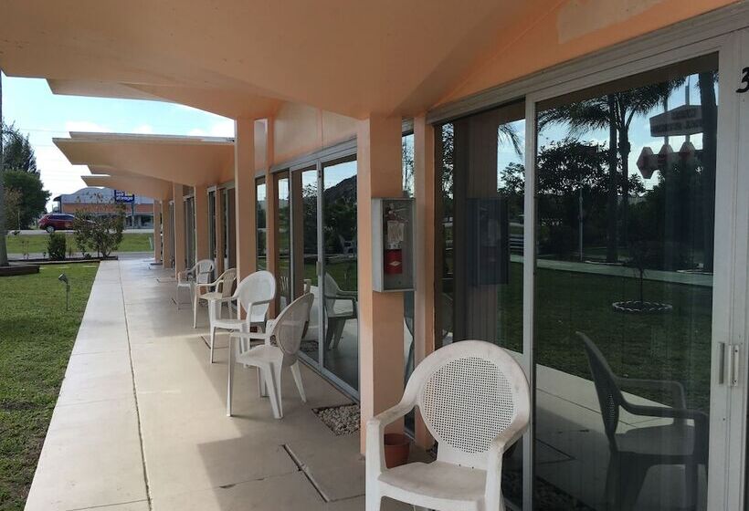 Warm Mineral Springs Motel