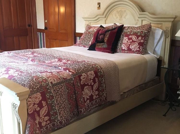 White Swan Inn Bed & Breakfast