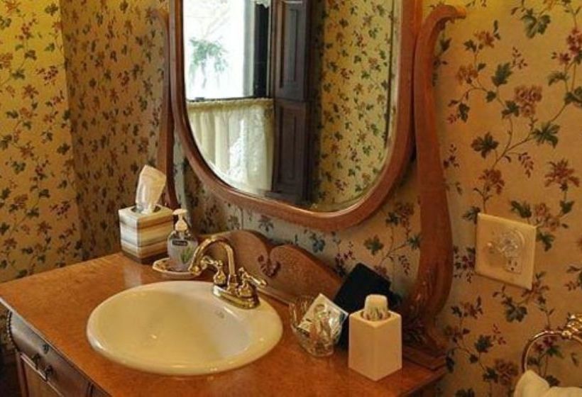 White Swan Inn Bed & Breakfast