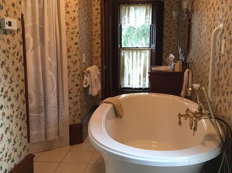 White Swan Inn Bed & Breakfast