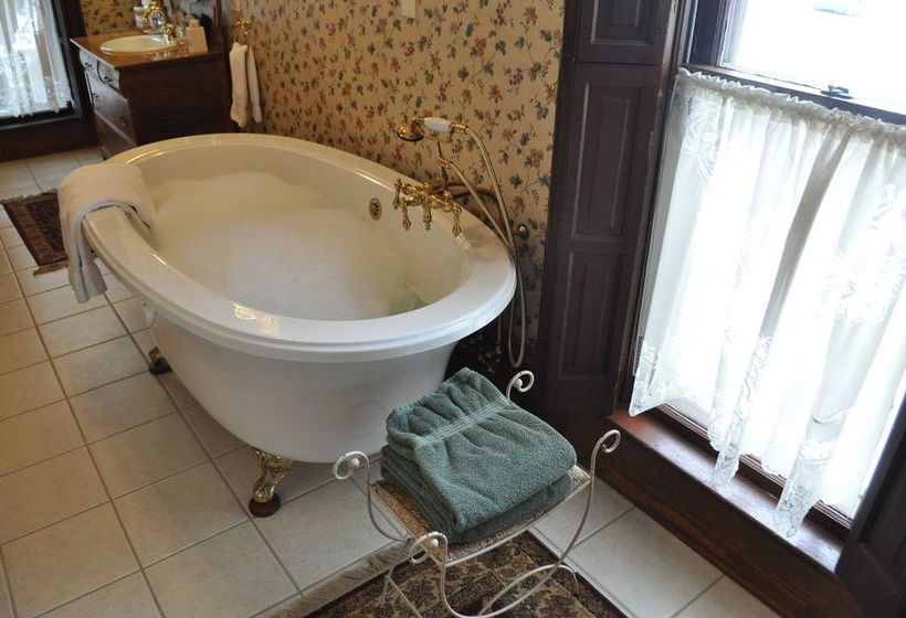 White Swan Inn Bed & Breakfast