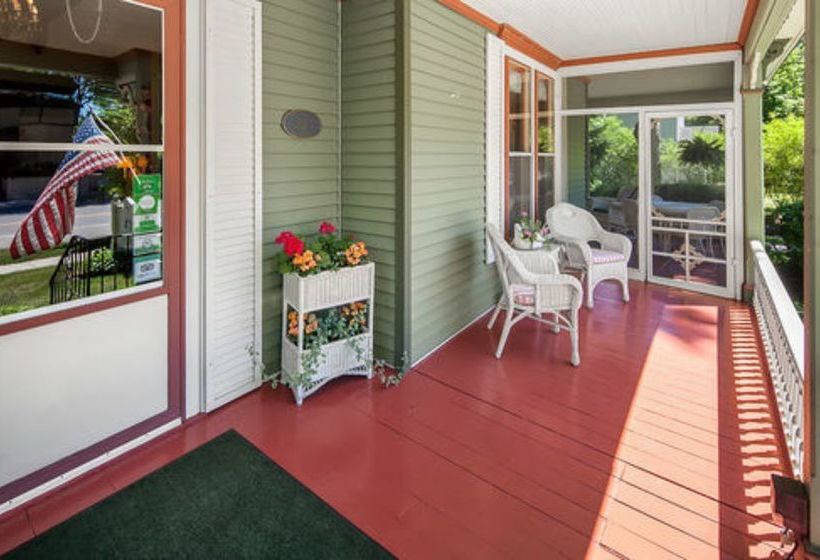 White Swan Inn Bed & Breakfast