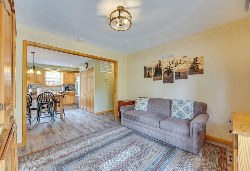 3 Acre Benezette Cabin: Hot Tub, Grill & Mtn View