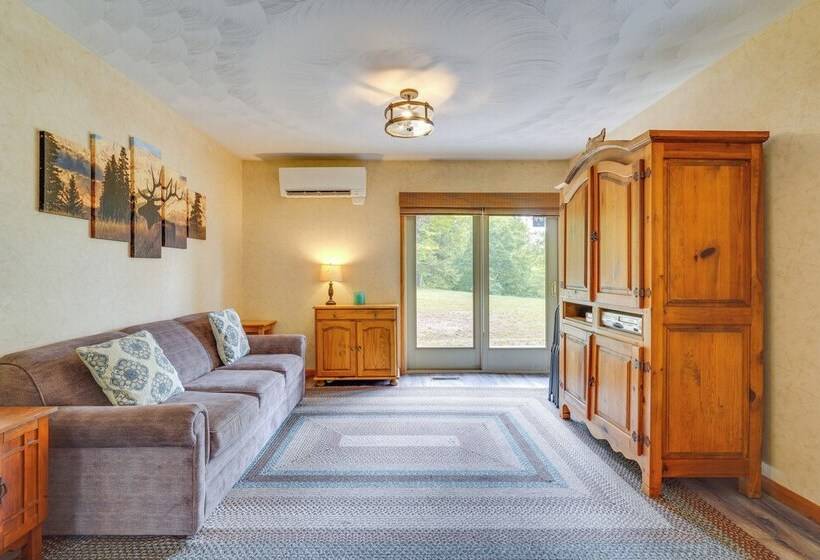 3 Acre Benezette Cabin: Hot Tub, Grill & Mtn View