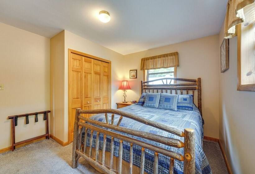 3 Acre Benezette Cabin: Hot Tub, Grill & Mtn View