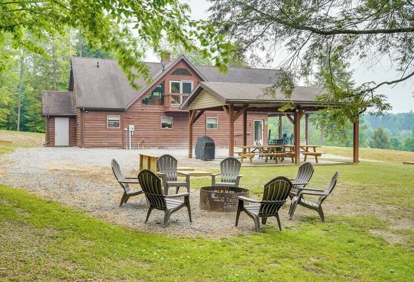 3 Acre Benezette Cabin: Hot Tub, Grill & Mtn View