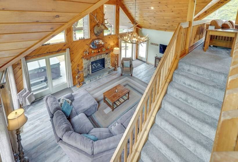 3 Acre Benezette Cabin: Hot Tub, Grill & Mtn View