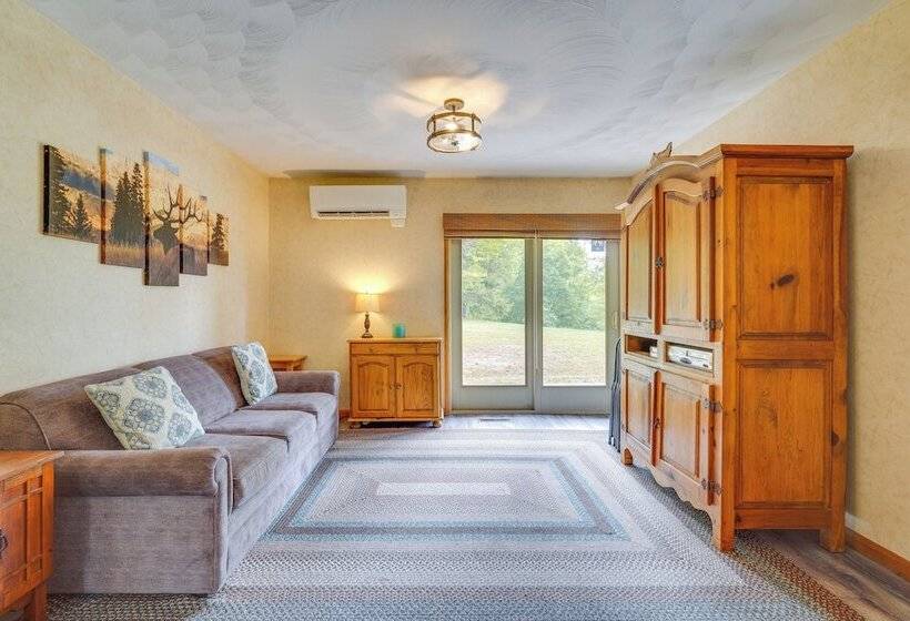 3 Acre Benezette Cabin: Hot Tub, Grill & Mtn View