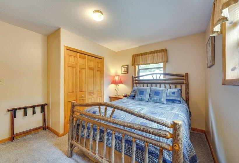 3 Acre Benezette Cabin: Hot Tub, Grill & Mtn View